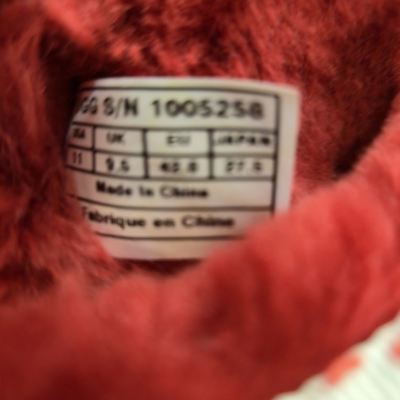 UGG Women's Size 11 Classic Short Hearts Red Hot Shearling Lined Boots - Picture 3 of 8